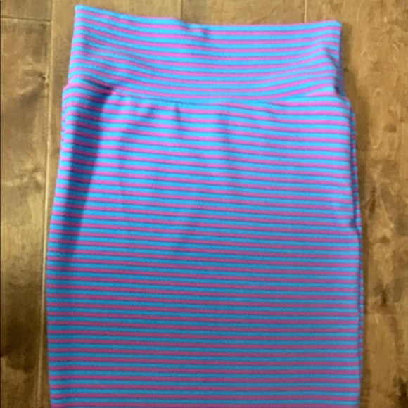 LuLaRoe Dresses & Skirts - LuLaRoe Cassie, size small
